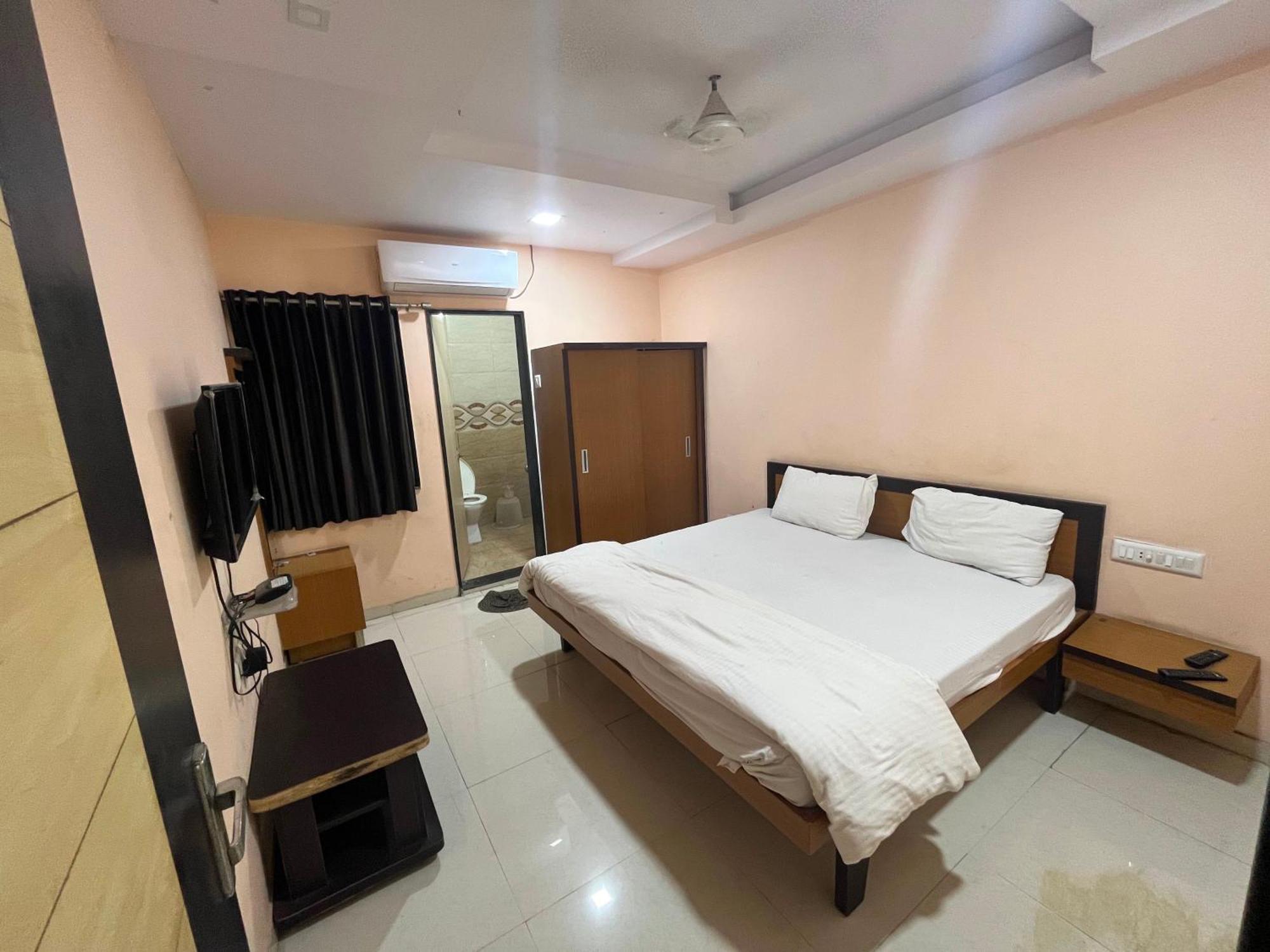Oyo Hotel Rio Inn Ānand Zewnętrze zdjęcie