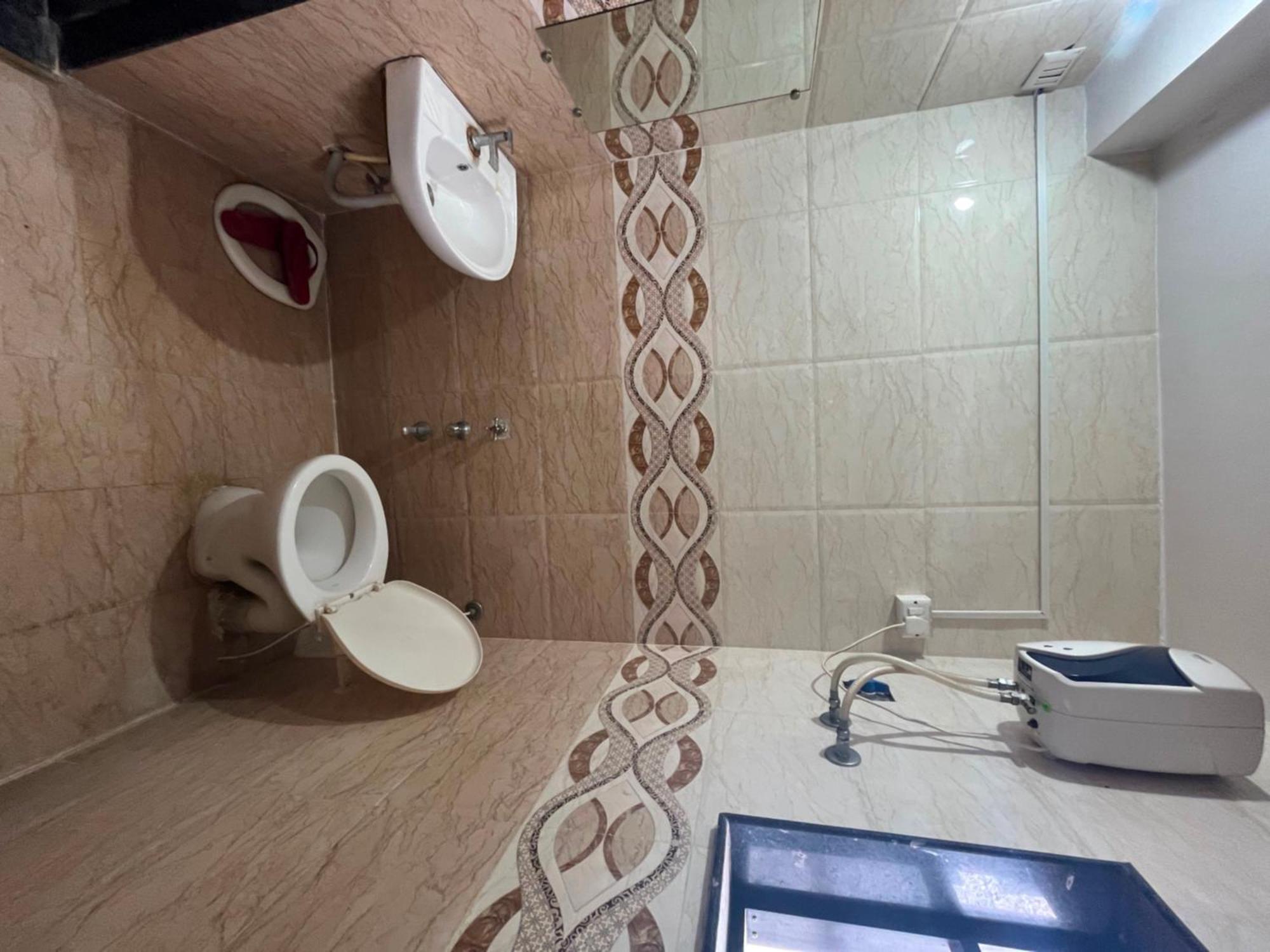 Oyo Hotel Rio Inn Ānand Zewnętrze zdjęcie